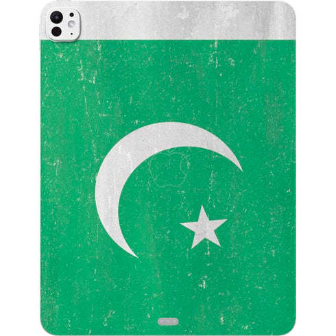 Pakistan Flag Distressed iPad Pro 13in M4 (2024) Skin